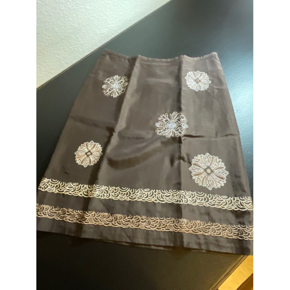 NWT Ann Taylor LOFT Brown Embroidered Skirt Size 8P